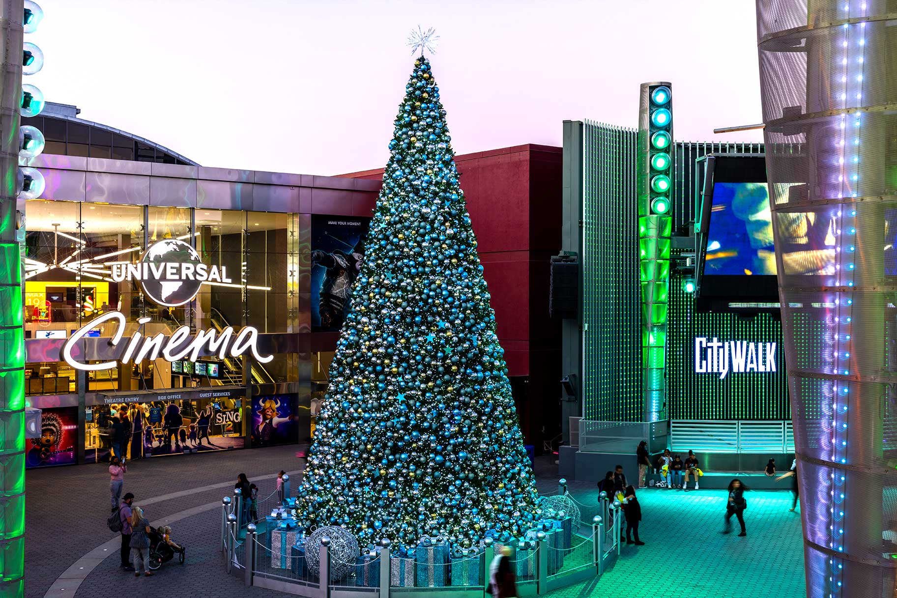 Guests walking around Universal CityWalk Hollywood with a Christmas tree in the background.