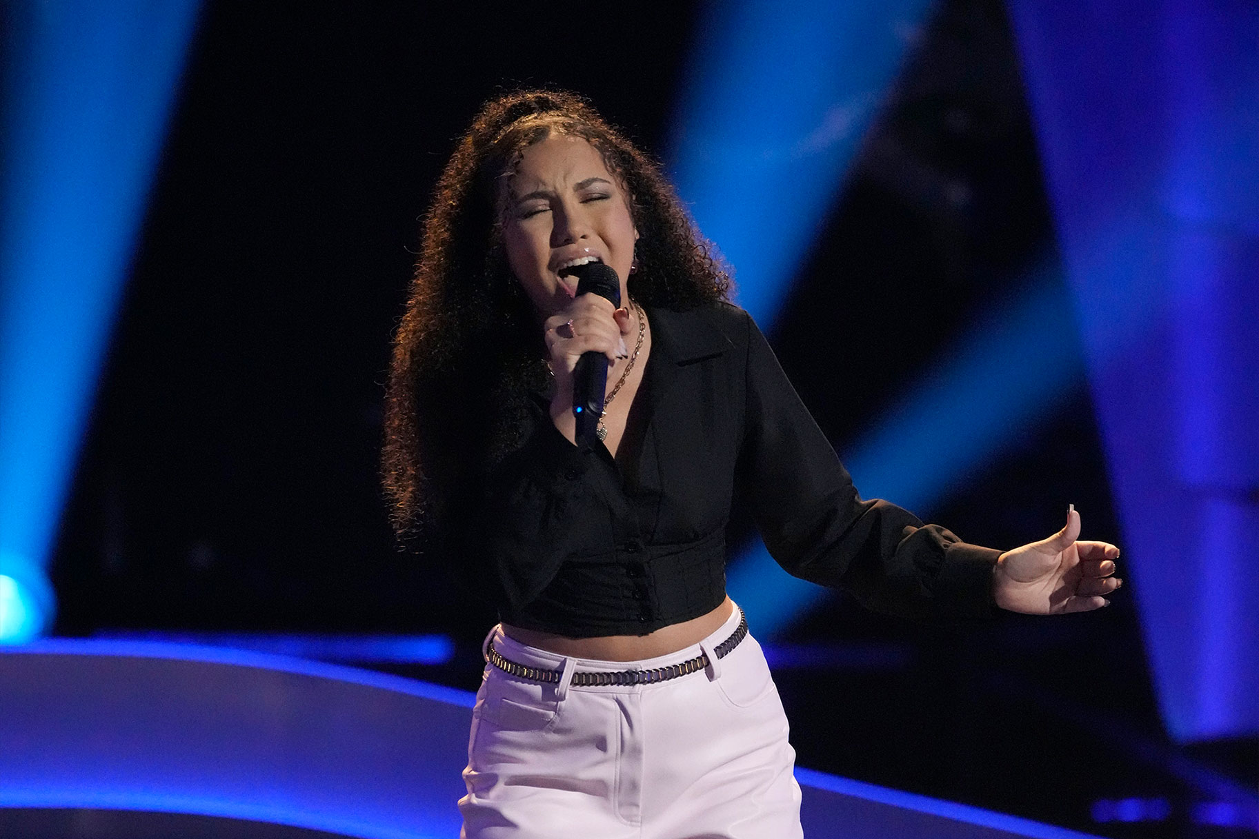 Watch Serenity Arce’s Blind Audition on The Voice Season 25 NBC Insider