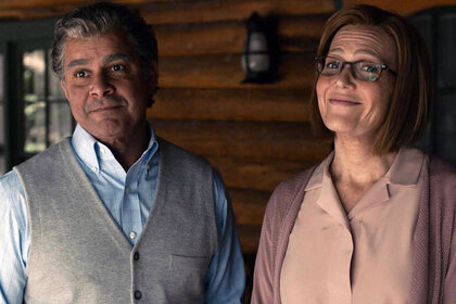 Miguel (Jon Huertas) And Rebecca (Mandy Moore) Standing On A Porch This Is Us