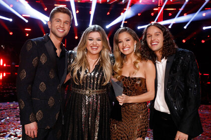 Girl Named Tom posing and smiling with Kelly Clarkson