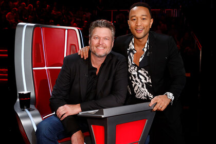 Blake Shelton and John Legend posed together