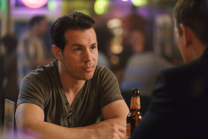 Jon Seda in Chicago Pd