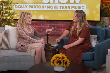 Dolly Parton and Kelly Clarkson Sing Whitney Houston on the Kelly Clarkson Show