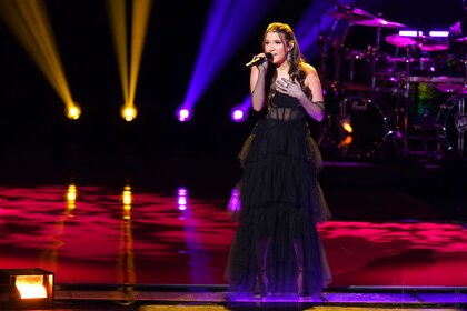 Rachel Christine performs on The Voice.