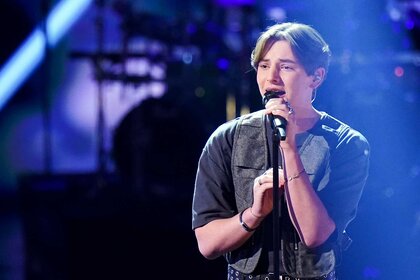 Ryley Tate Wilson performs on The Voice.