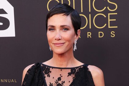 Kristen Wiig sporting black short hair at the 27th Annual Critics Choice Awards.