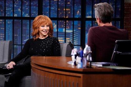 Reba Mcentire on Late Night With Seth Meyers episode 1428