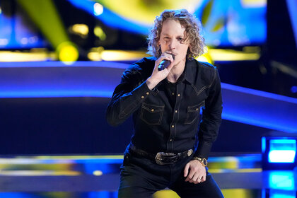 Bias performs on the voice 2404