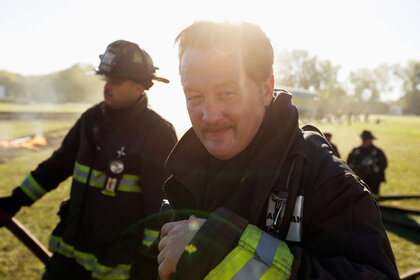 Joe Cruz (Joe Minoso) and Mouch (Christian Stolte) appear in Chicago Fire