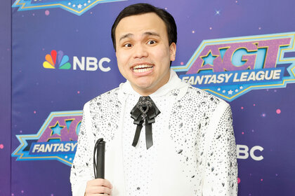 Kodi Lee poses on the red carpet of America’s Got Talent: Fantasy League