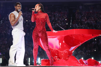 Usher and Alicia Keys perform during the Super bowl 2024 Half Time Show