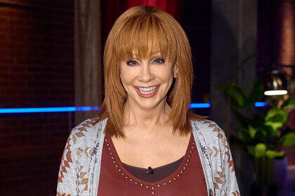 Reba McEntire smiles on the voice episode 2508