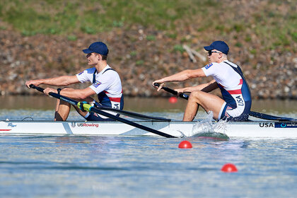 Justin Best and Michael Grady row during a competition in 2022