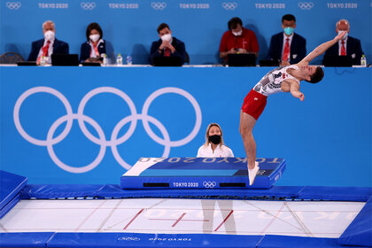 Aliaksei Shostak of Team United States competes as judges look on during the Men's Qualification on day eight of the Tokyo 2020 Olympic Games