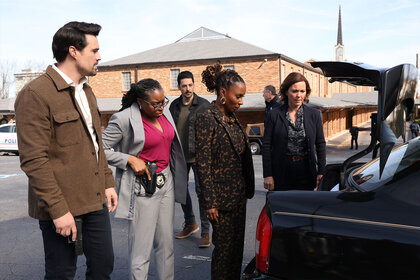 Detective Mark Trent (Brett Dalton), Detective Shaker (Anisa Nyell Johnson), Dahn (Karan Oberoi), Gabi (Shanola Hampton), and Margaret (Kelli Williams) inspect the trunk of a car