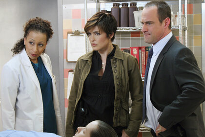 Dr Melinda Warner Olivia Benson Elliot Stabler stare at a body on law and order svu