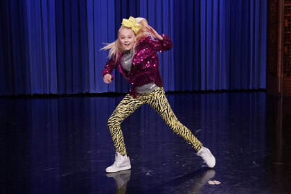 Jojo Siwa dances on the tonight show starring jimmy fallon season 6