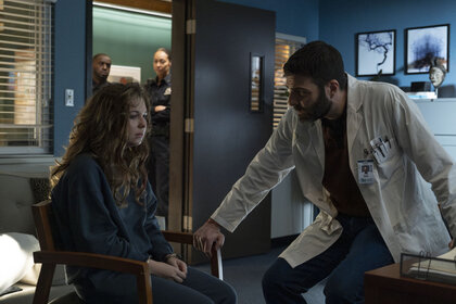 Dr. Oliver Wolf (Zachary Quinto) talking to Bridget (Samantha Hanratty) in Brilliant Minds Season 1, Episode 4.