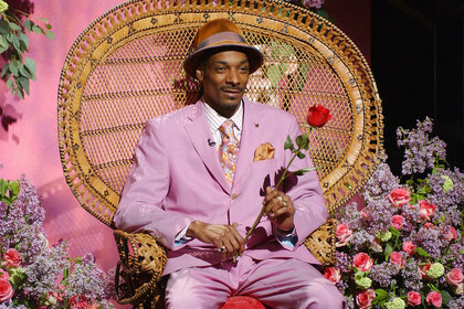 Snoop Dogg wears a pink suit and holds a rose on SNL Season 29 Episode 19