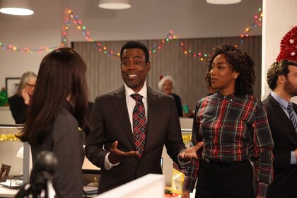 Chris Rock and Ego Nwodim wear a coordinating Christmas plaid tie and shirt on SNL Episode 1873.