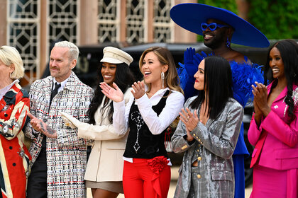 Bob Harper Ciara Miller Gabby Windey and other cast members of The Traitors Season 3 Episode 1 clap their hands