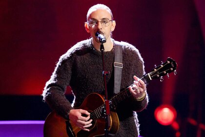 Ethan Eckenroad performing on stage on The Voice Season 27, Episode 1.