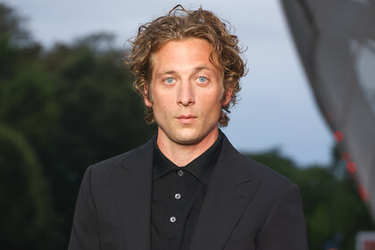 Jeremy Allen White wears an all black suit to the The Prelude to The Paris Games