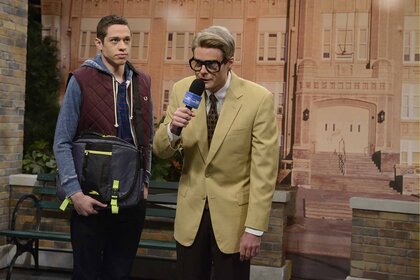 Pete Davidson stands next to reporter Herb Welch (Bill Hader) on SNL Episode 1665.