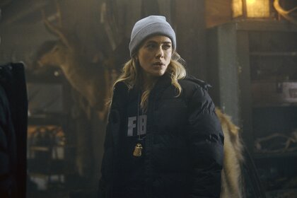 Rebecca ‘Bex’ Henderson (Melissa Roxburgh) wears an FBI shirt and grey beanie on The Hunting Party Episode 101.