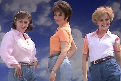 Rachel Dratch, Tina Fey and Amy Poehler wear mom jeans during Saturday Night Live Season 28.