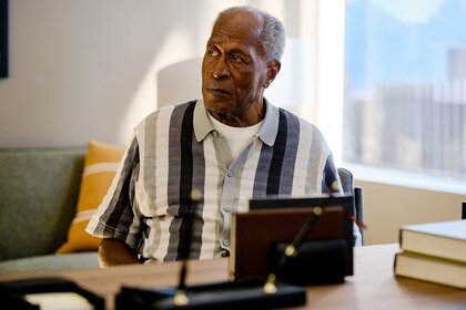 John Amos sitting at a desk in Suits LA Season 1, Episode 1.