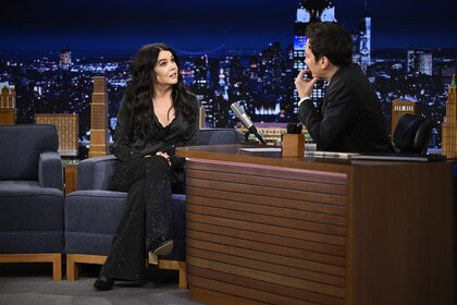 Lauren Graham speaks with Jimmy Fallon on The The Tonight Show Starring Jimmy Fallon Episode 1266.