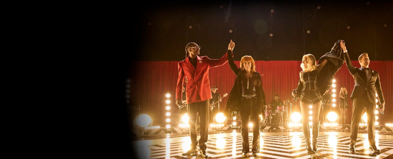 The Voice Season 26 Coaches Perform Snoop, Buble, Gwen & Reba NBC