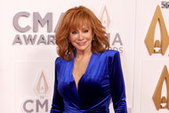 Reba McEntire posing on a red carpet