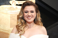 Kelly Clarkson smiles on the red carpet of the 2024 Grammys