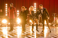 Snoop Dogg, Reba McEntire, Gwen Stefani, and Michael Buble perform together.