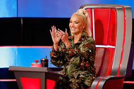 Gwen Stefani claps her hand on The Voice Season 26 Episode 4