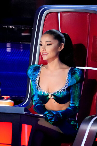 The Voice Ariana Grande Fashion 2112