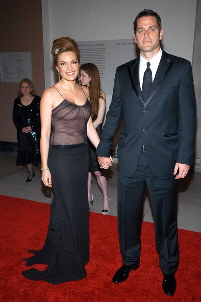 Mariska Hargitay and Peter Hermann posing at The 2005 Met Gala.