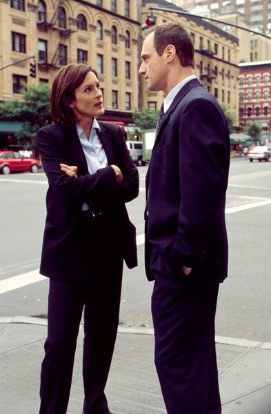 Detective Elliot Stabler (Chris Meloni) and Detective Olivia Benson (Mariska Hargitay) appear in Law & Order: SVU.