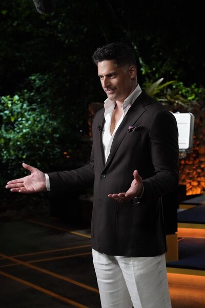 Joe Manganiello hosts Deal or No Deal Episode 101.