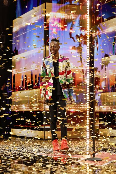 Golden confetti rains down on Tonikaku on AGT Episode 1901.