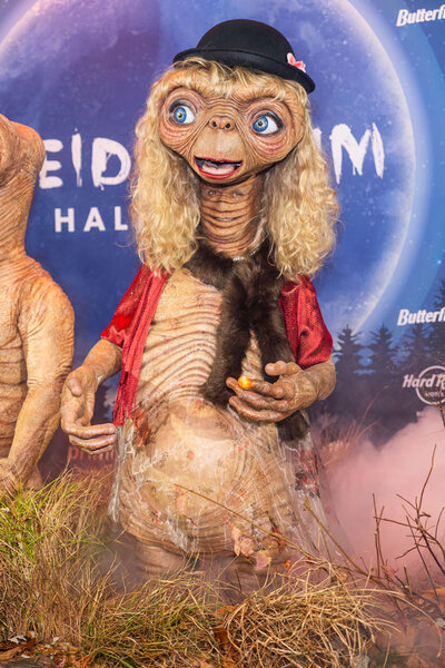 Heidi Klum dressed as E. T. the alien at her Halloween party