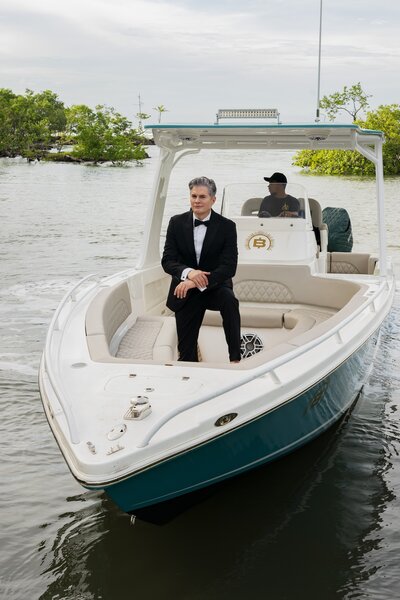 "Dr. Will" Kirby arrives in a boat on Deal or No Deal Island Episode 202