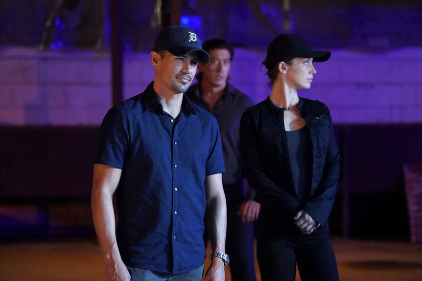 Jay hernandez on Magnum Pi wearing a detroit tigers baseball cap