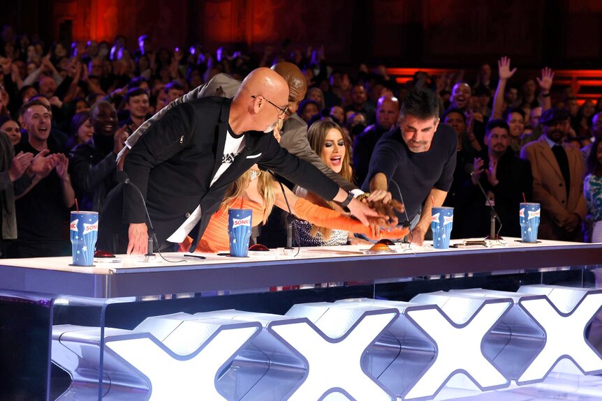 Howie Mandel, Heidi Klum, Terry Crews, Sofia Vergara, and Simon Cowell hitting the golden buzzer.