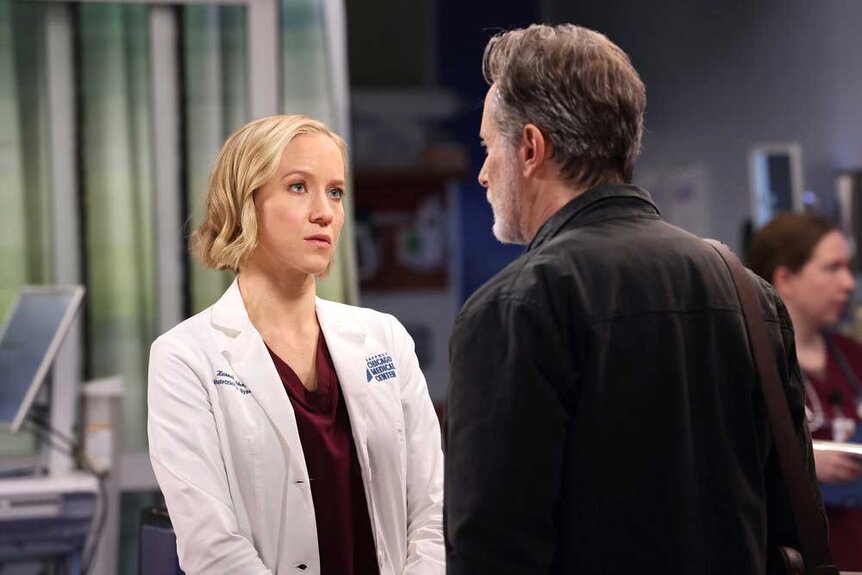 Hannah Asher (Jessy Schram) and Dean Archer (Steven Weber) appear in Chicago Med.