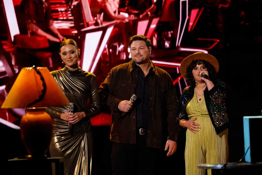 Dia Frampton, Ian Flanigan, and Xenia performing during the Blake Shelton tribute on The Voice.