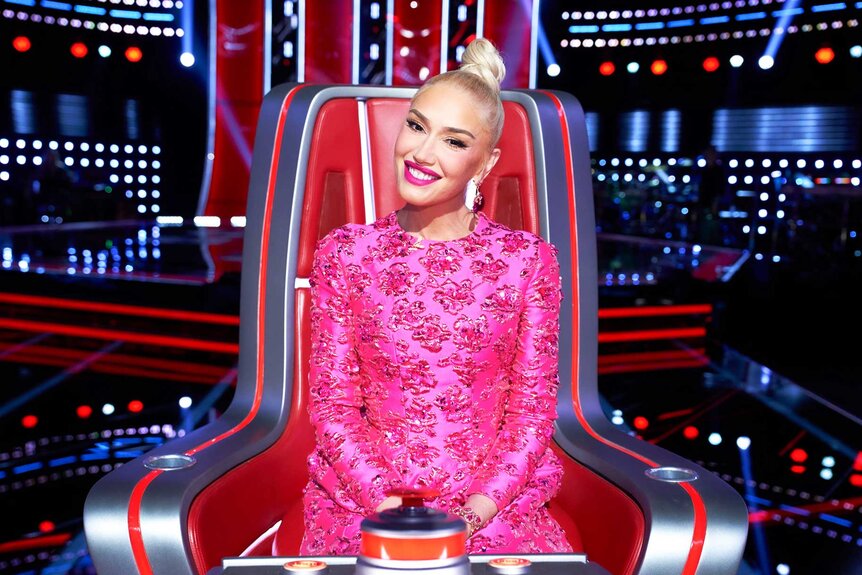 Gwen Stefani appears on The Voice.