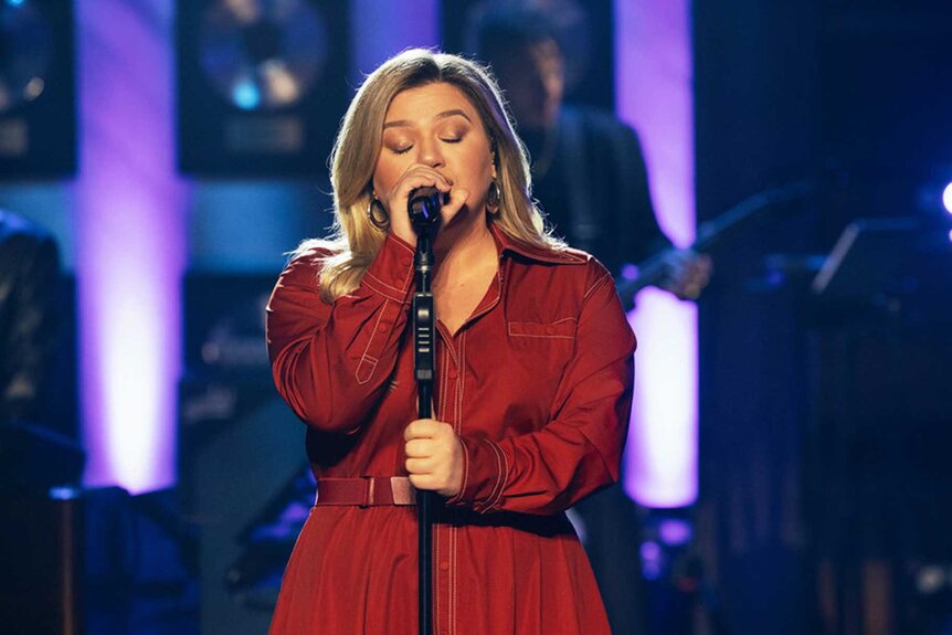 Kelly Clarkson performing on The Kelly Clarkson Show.